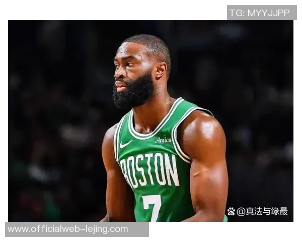 杰伦布朗如何在NBA赛场上展现出色的领导力与竞技精神